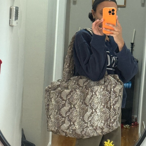 Stylish Snake Print Tote Bag - Picture 1 of 5